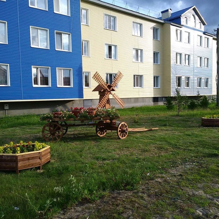 Благоустройство газона около дома №8 квартала Комсомольский