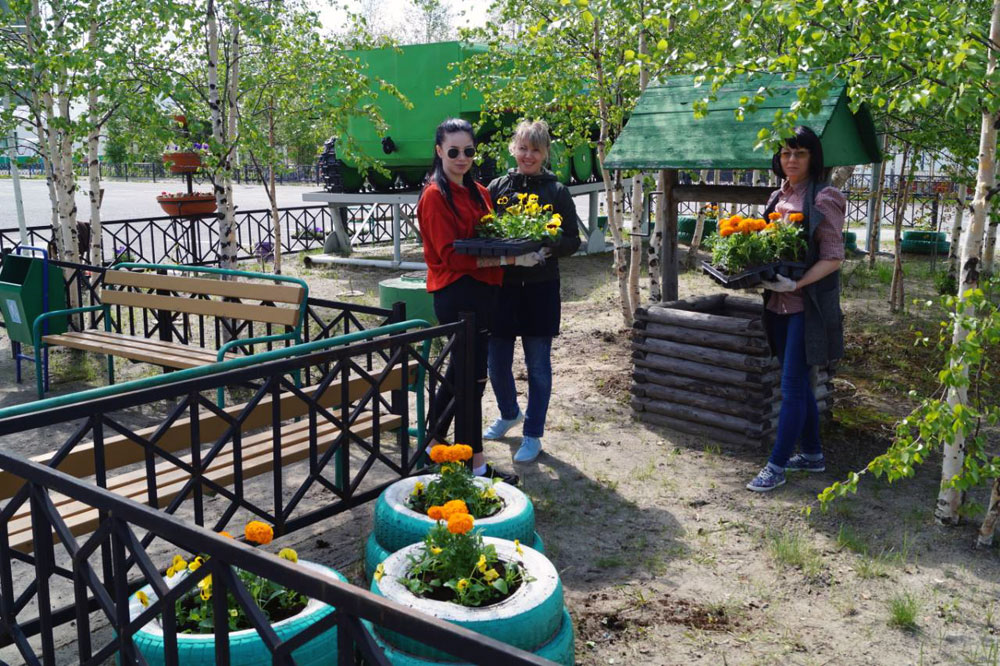 Масштабная кампания по высадке цветов в Ханымее завершена!