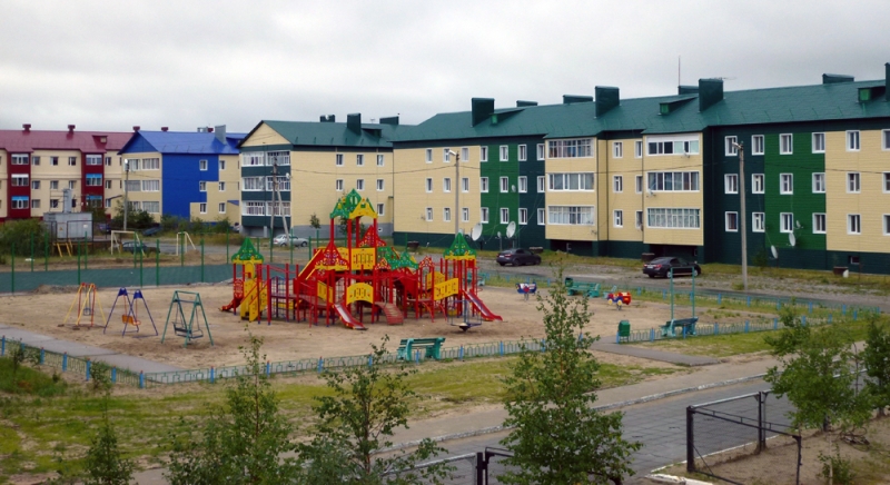 Детская игровая площадка в новом квартале.
